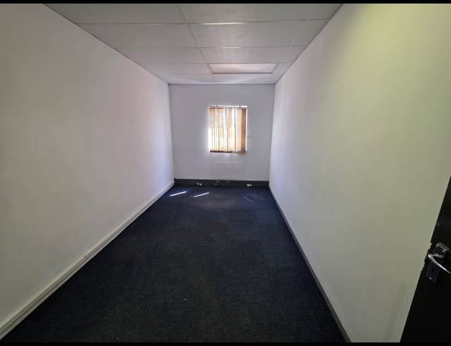 550M² WAREHOUSE TO LET IN STORMILL